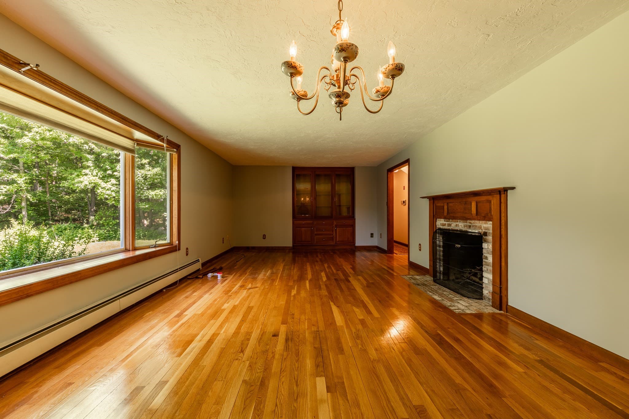 Single Family Residence at 322 Spring St, Shrewsbury MA 01545, photo 5 of 26
