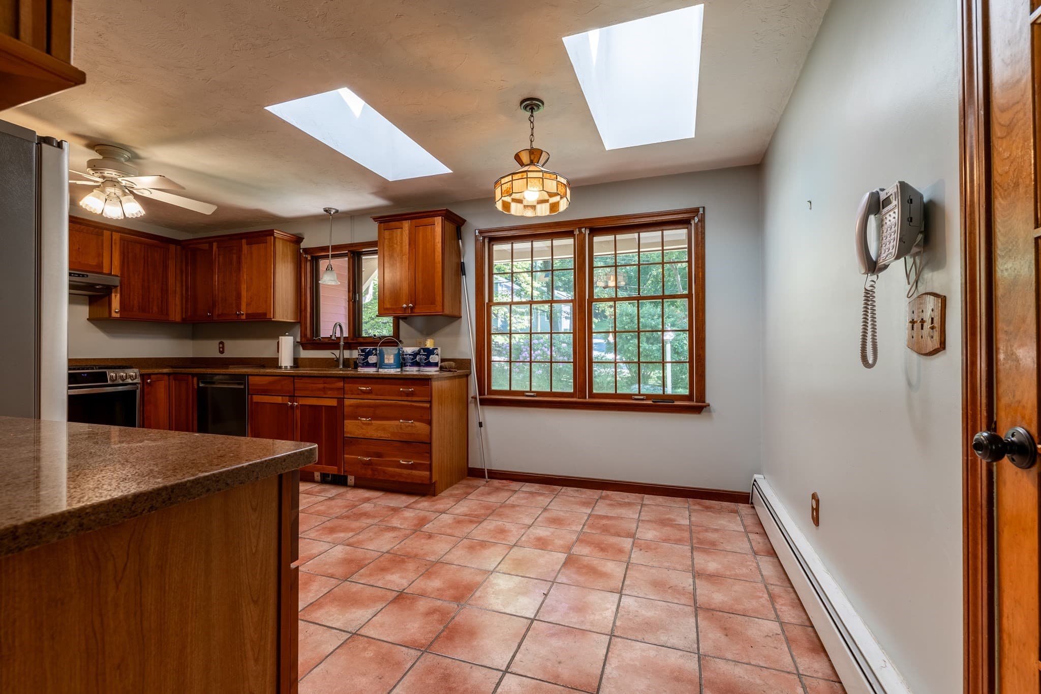 Single Family Residence at 322 Spring St, Shrewsbury MA 01545, photo 4 of 26