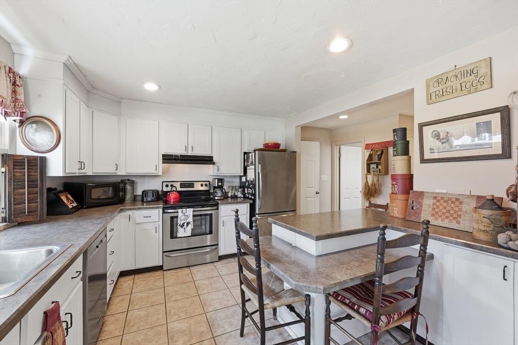 Single Family Residence at 11 Paul St, Auburn MA 01501, Auburn, photo 22 of 36