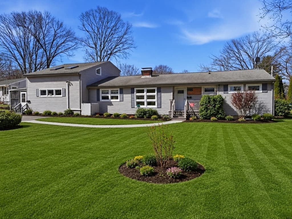 11 Paul St, Auburn MA 01501