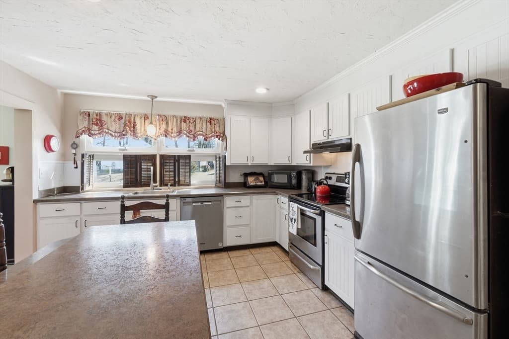 Single Family Residence at 11 Paul St, Auburn MA 01501, Auburn, photo 24 of 36