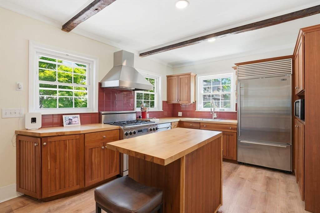 Single Family Residence at 100 South Main St., Middleboro MA 02346, photo 12 of 41