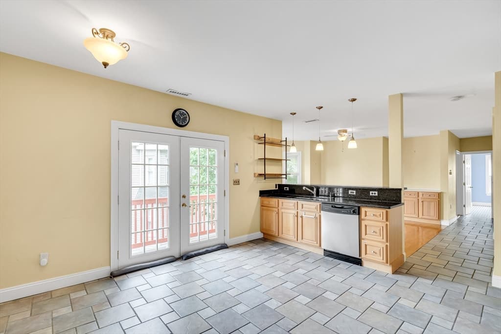 Condominium at 86 Brown St # 4, Waltham MA 02453, photo 6 of 23