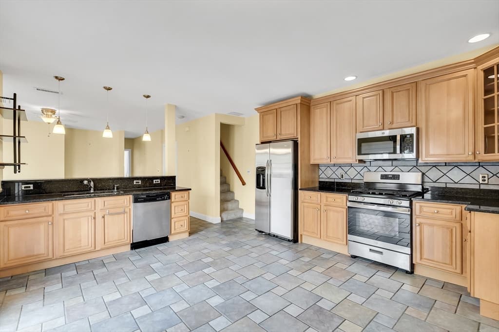 Condominium at 86 Brown St # 4, Waltham MA 02453, photo 7 of 23