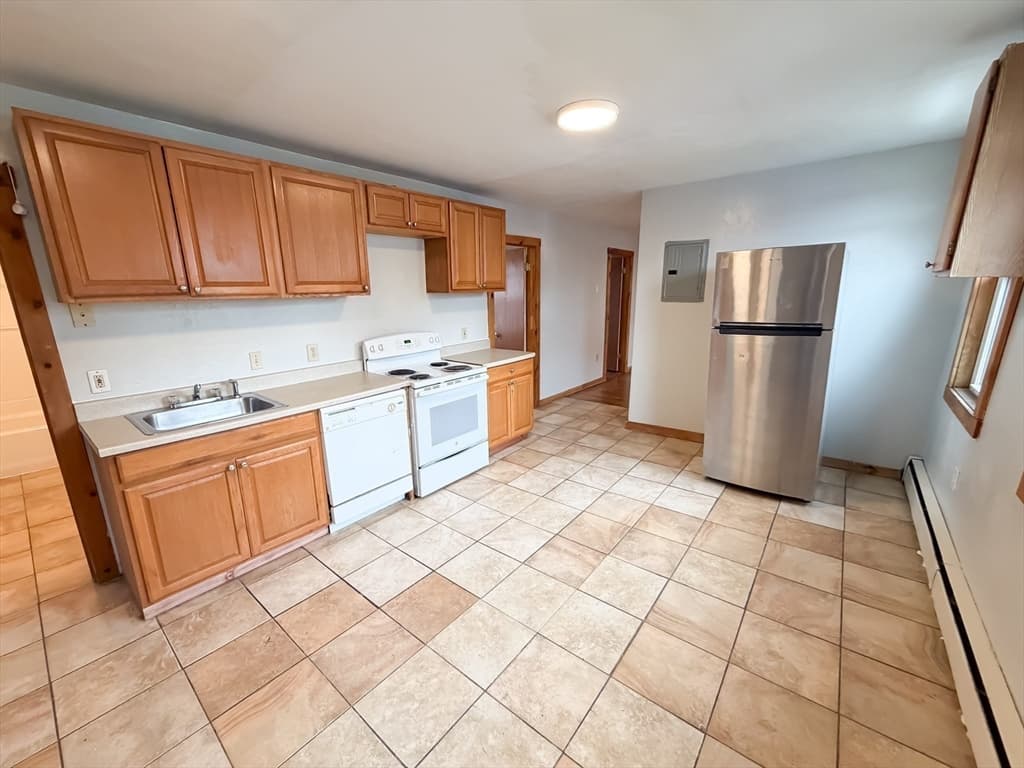 127 Austin St, Worcester MA 01609 photo 3