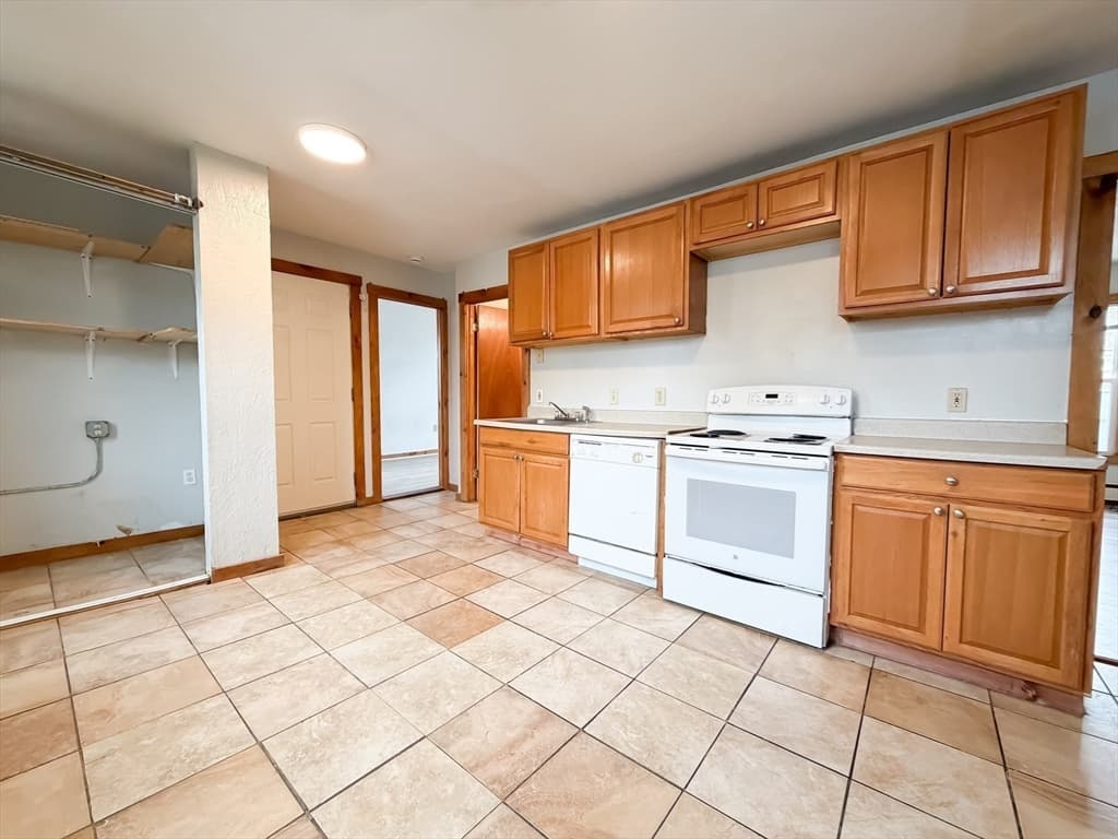 127 Austin St, Worcester MA 01609 photo 4