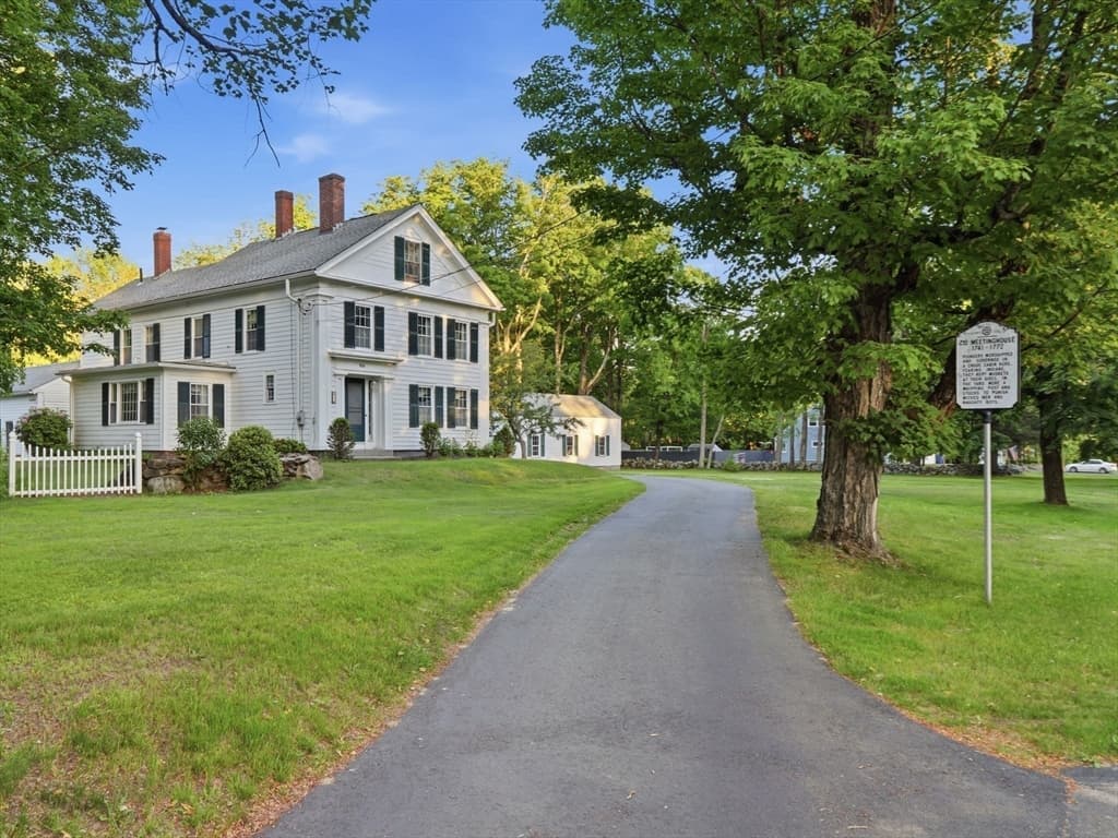 834 Pleasant St, Athol MA 01331