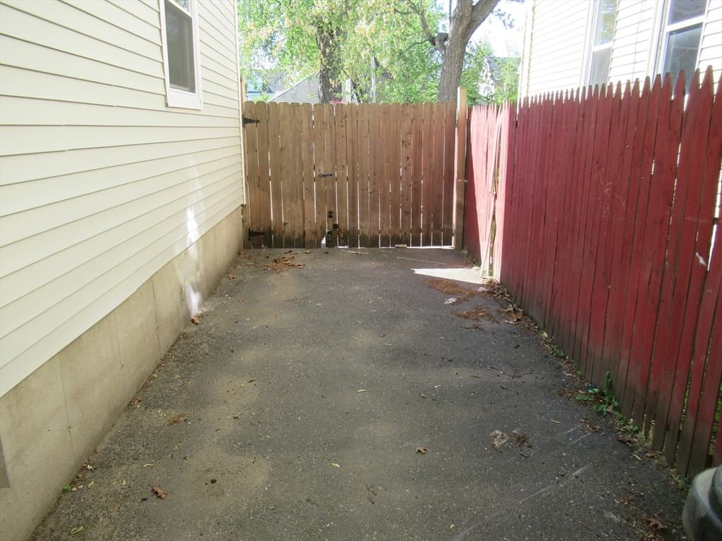 Duplex at 128-130 Woodmont St, Springfield MA 01104, Springfield, photo 6 of 30