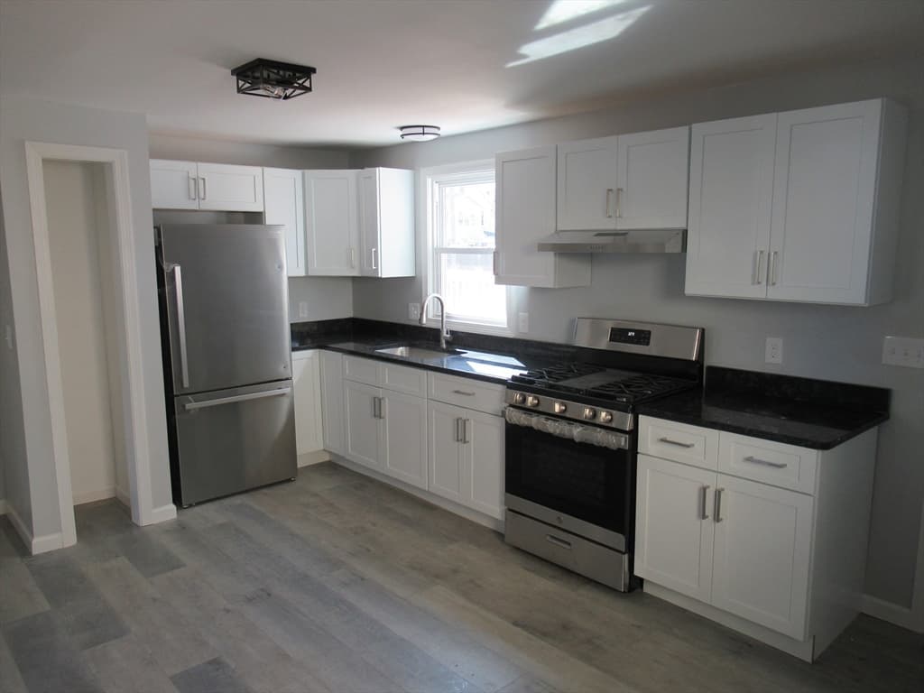 Duplex at 128-130 Woodmont St, Springfield MA 01104, Springfield, photo 7 of 30