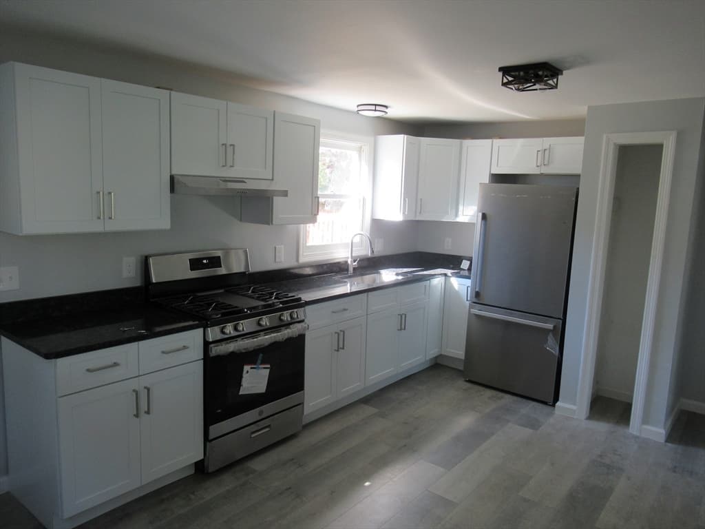 Duplex at 128-130 Woodmont St, Springfield MA 01104, Springfield, photo 18 of 30