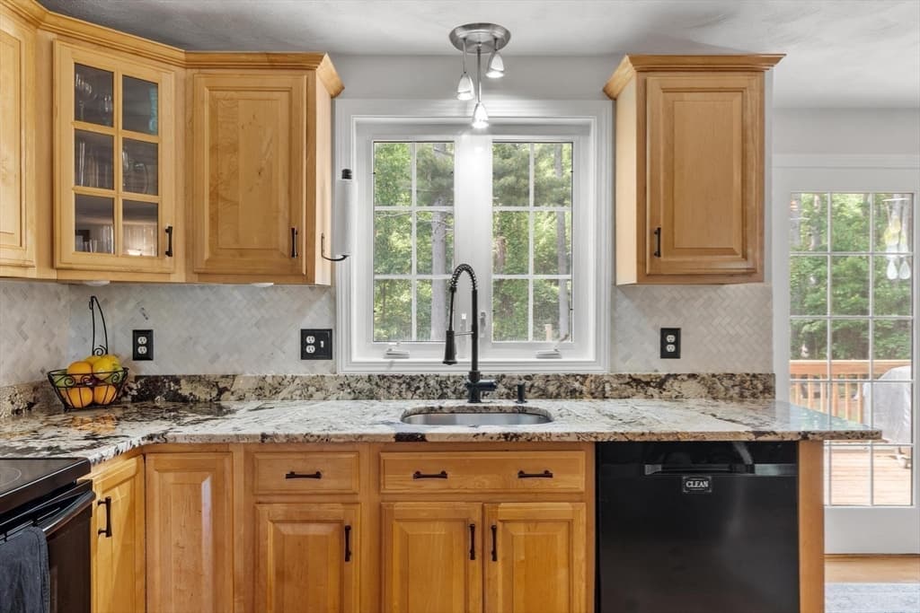 135 Jennies Way, Tewksbury MA 01876 photo 3