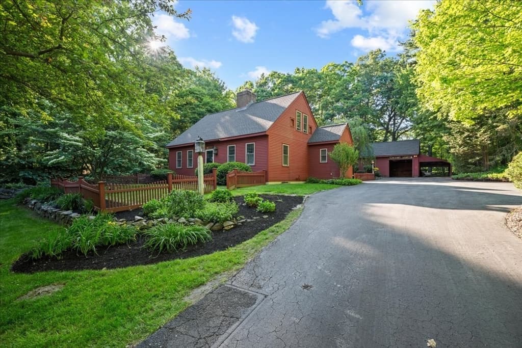 225 E Temple St, Boylston MA 01505