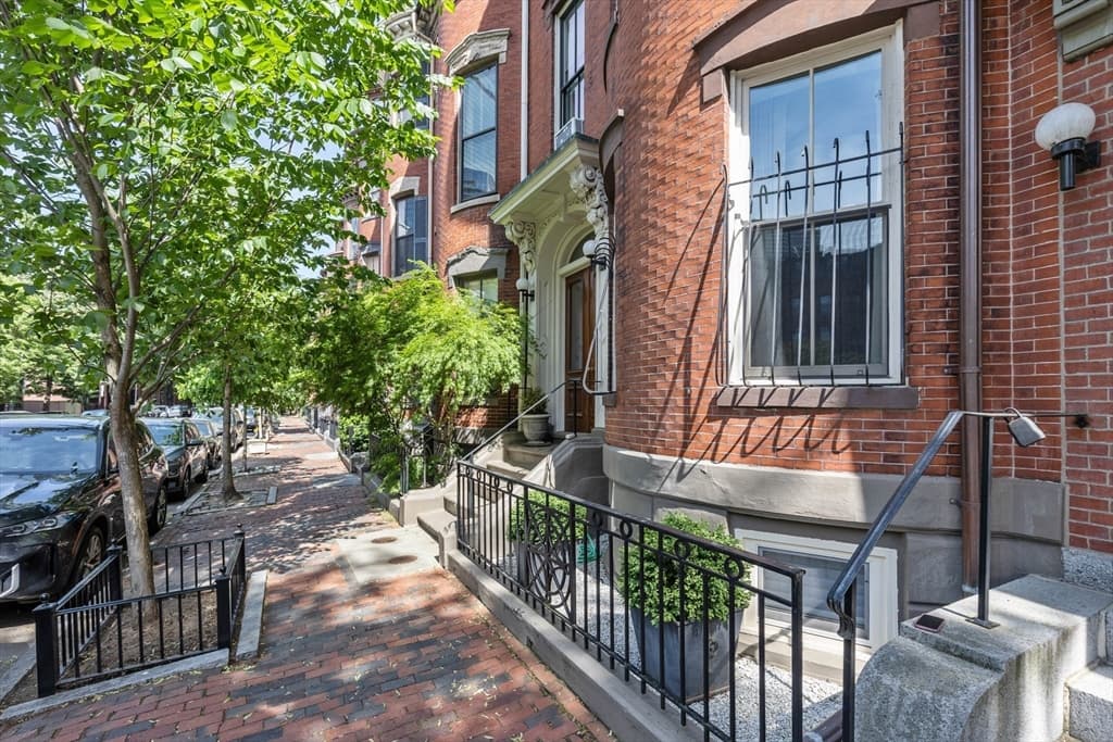 Condominium at 142 Chandler Street # 4, Boston MA 02116, photo 14 of 17