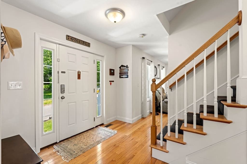 34 Amesbury Ave, Amesbury MA 01913 photo 2