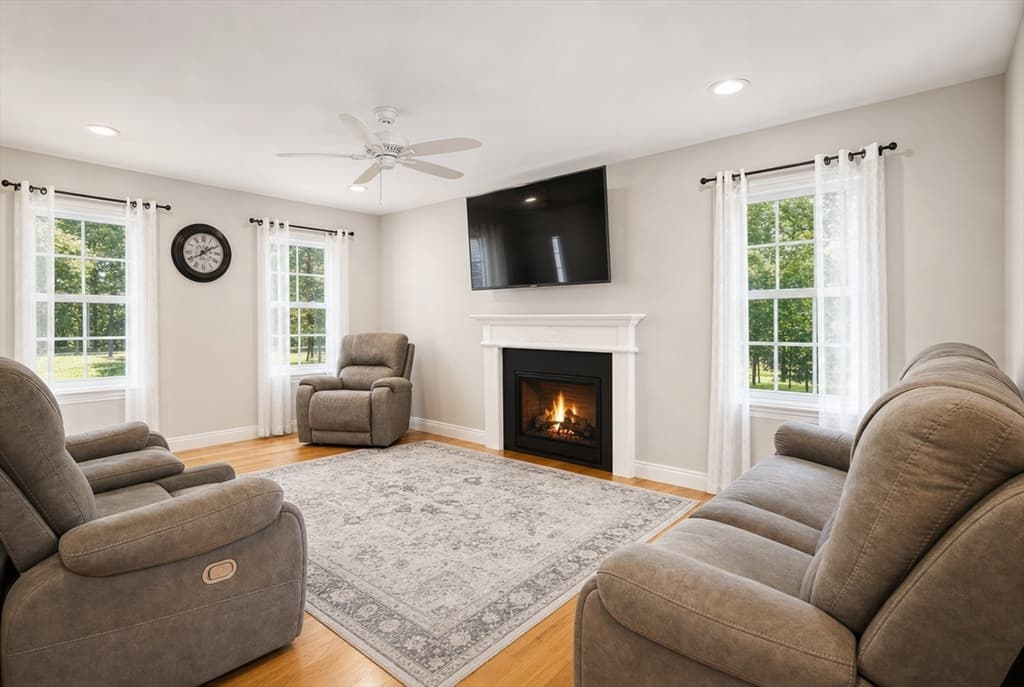 34 Amesbury Ave, Amesbury MA 01913 photo 3