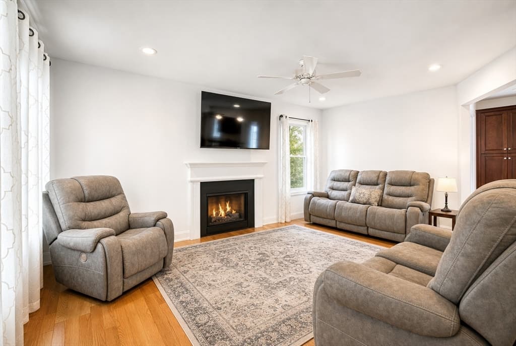 34 Amesbury Ave, Amesbury MA 01913 photo 4
