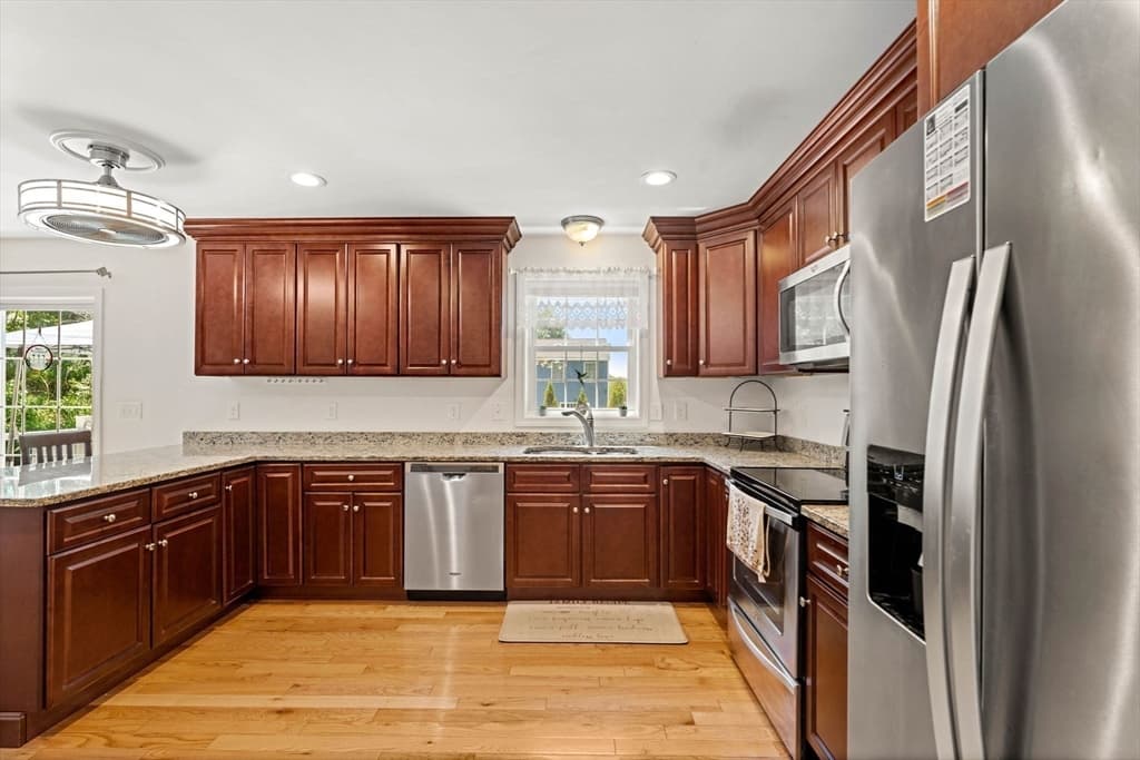34 Amesbury Ave, Amesbury MA 01913 photo 8