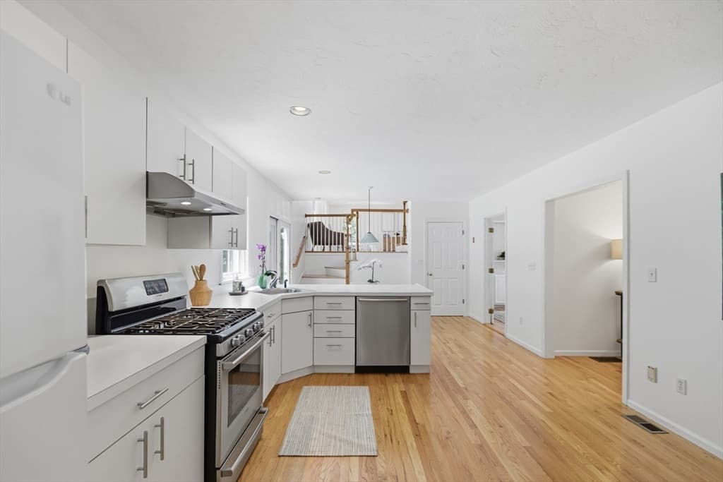 81 Parish Rd, Needham MA 02494 photo 7