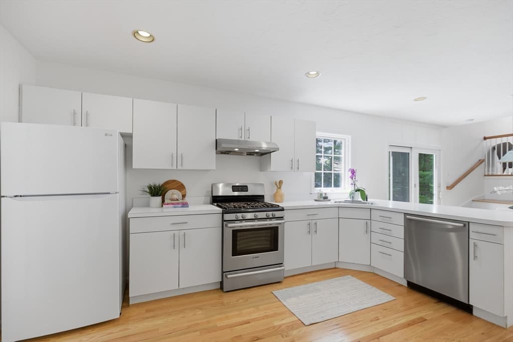 81 Parish Rd, Needham MA 02494 photo 5