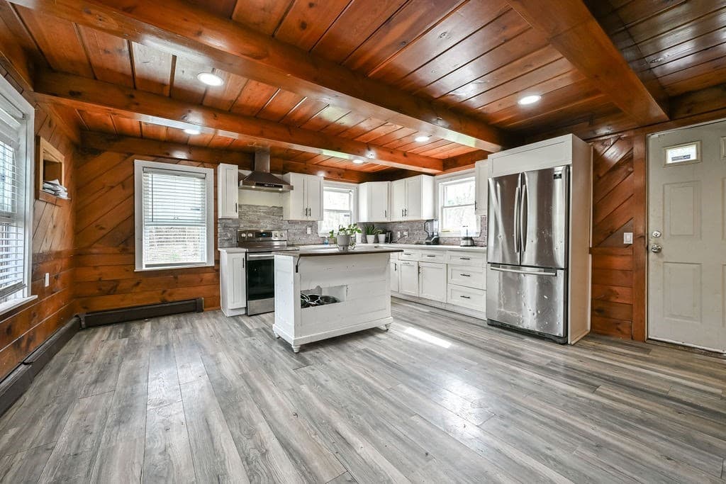 Single Family Residence at 260 Glebe St, Taunton MA 02780, photo 2 of 11