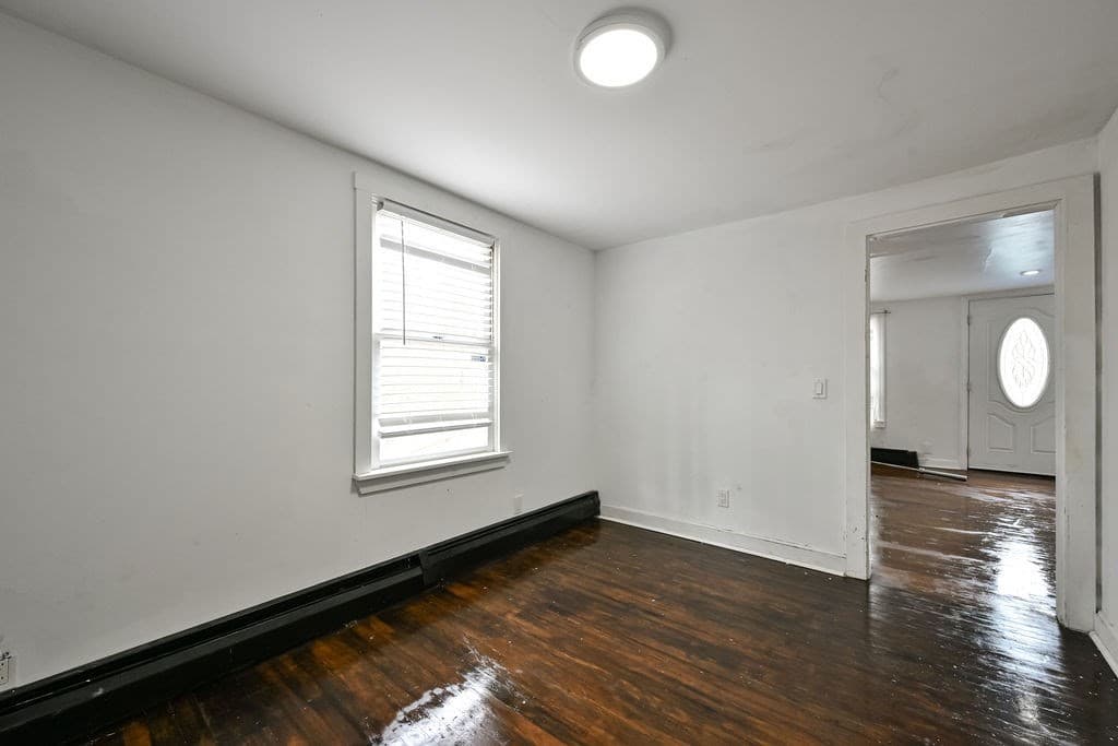 Single Family Residence at 260 Glebe St, Taunton MA 02780, photo 7 of 11