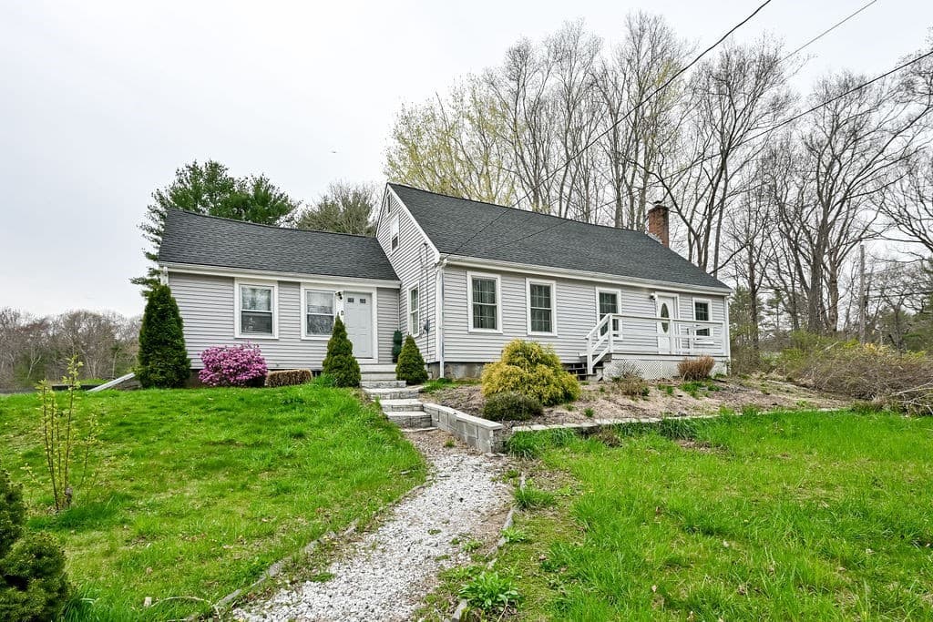 260 Glebe St, Taunton MA 02780
