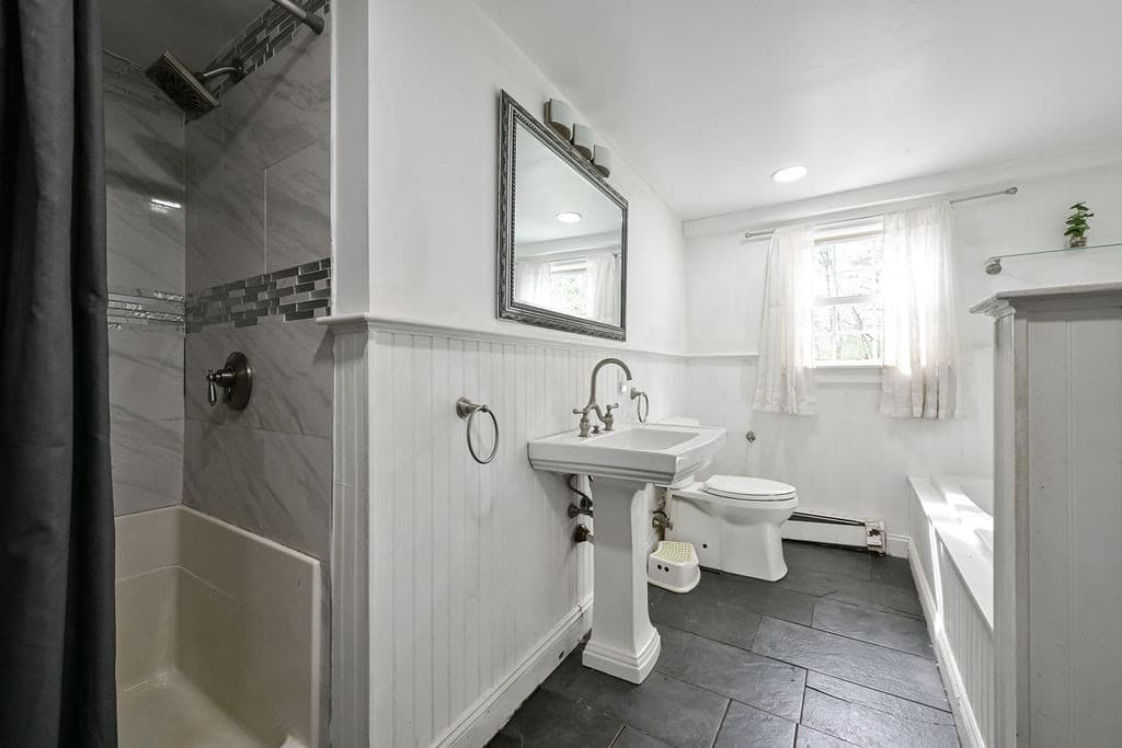 Single Family Residence at 260 Glebe St, Taunton MA 02780, photo 10 of 11