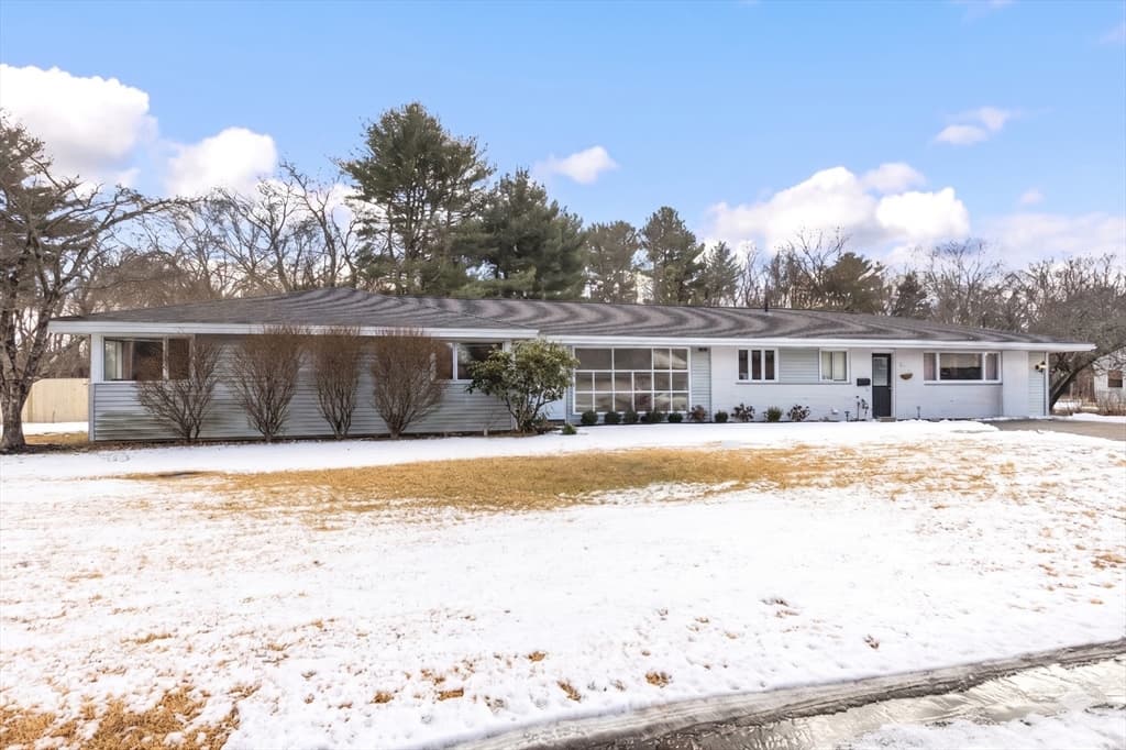 Single Family Residence at 5 Richard Rd, Hingham MA 02043, photo 2 of 20