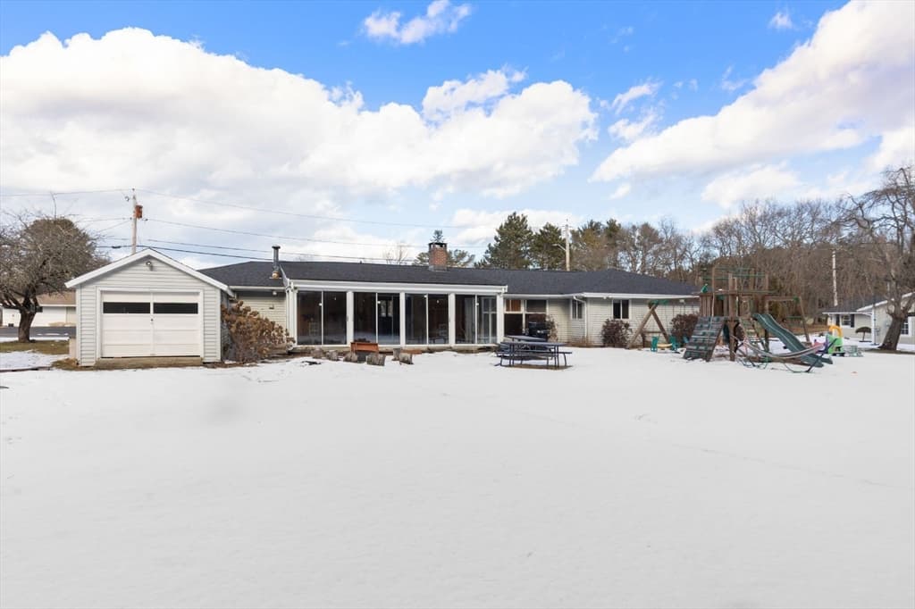 Single Family Residence at 5 Richard Rd, Hingham MA 02043, photo 3 of 20