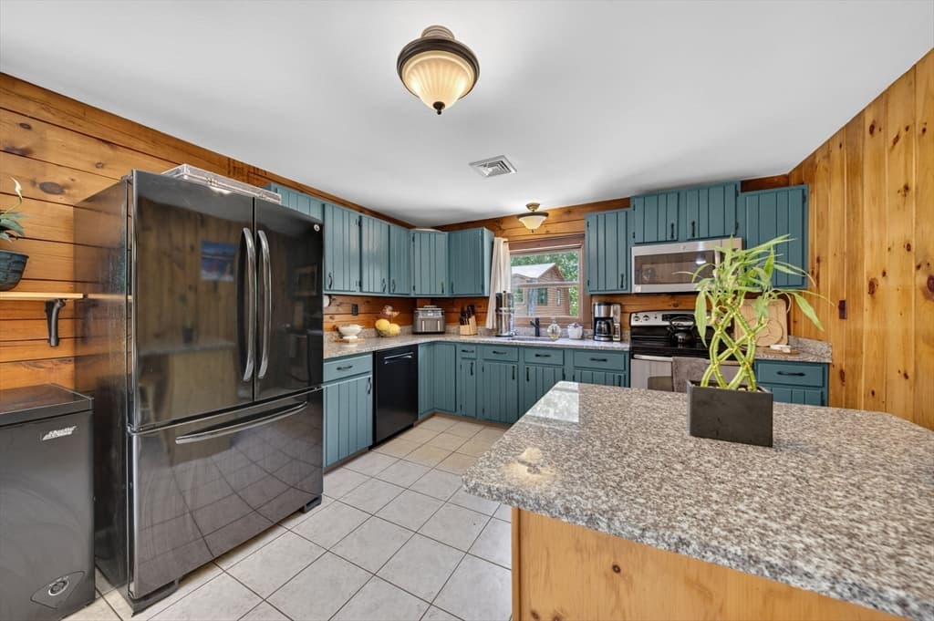 Single Family Residence at 51 Bryant St, Berkley MA 02779, Berkley, photo 13 of 41