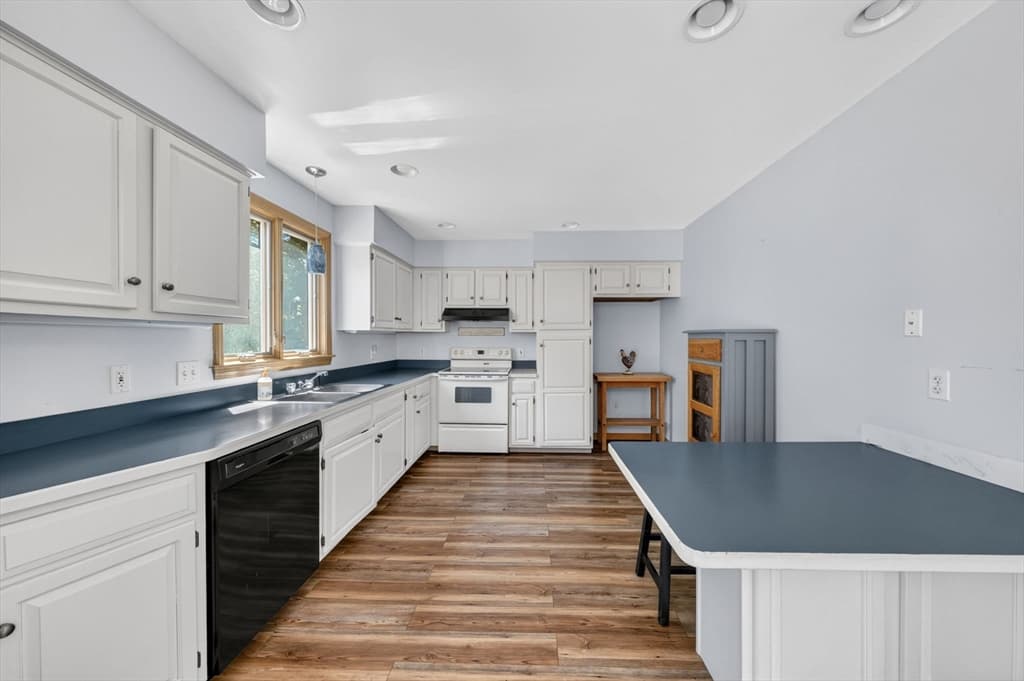 Single Family Residence at 51 Bryant St, Berkley MA 02779, Berkley, photo 33 of 41