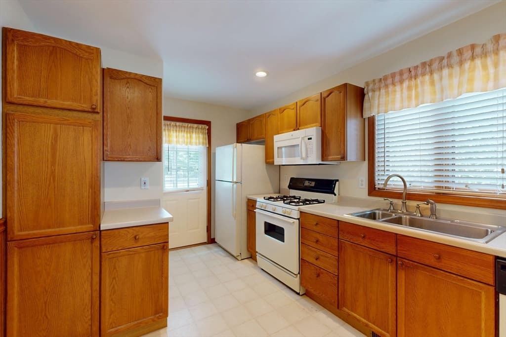 Condominium at 55 Alvord Place # 55, South Hadley MA 01075, South Hadley, photo 6 of 41