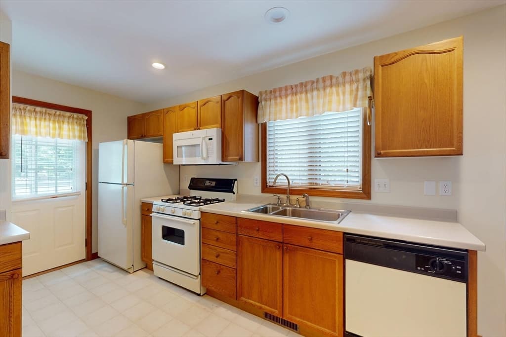 Condominium at 55 Alvord Place # 55, South Hadley MA 01075, South Hadley, photo 7 of 41