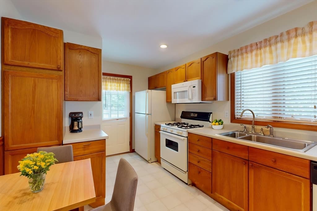 Condominium at 55 Alvord Place # 55, South Hadley MA 01075, South Hadley, photo 5 of 41