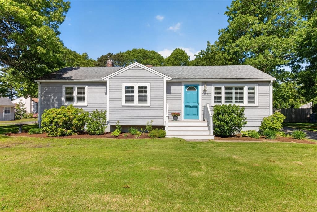 119 Seacoast Shores Blvd, Falmouth MA 02536