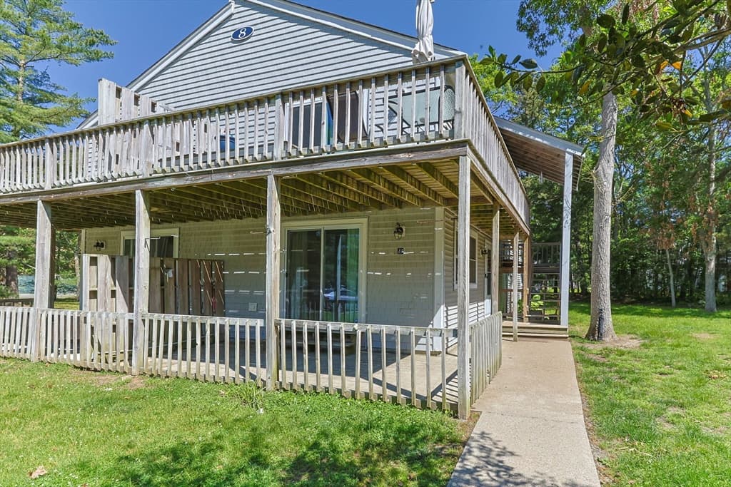 70 Cape Dr # 8B, Mashpee MA 02649