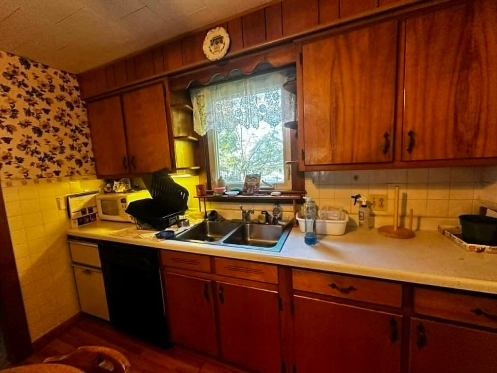 9 Spring St, Montague MA 01376 photo 5