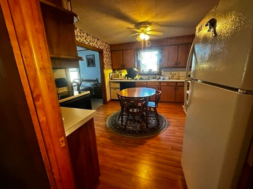 9 Spring St, Montague MA 01376 photo 4