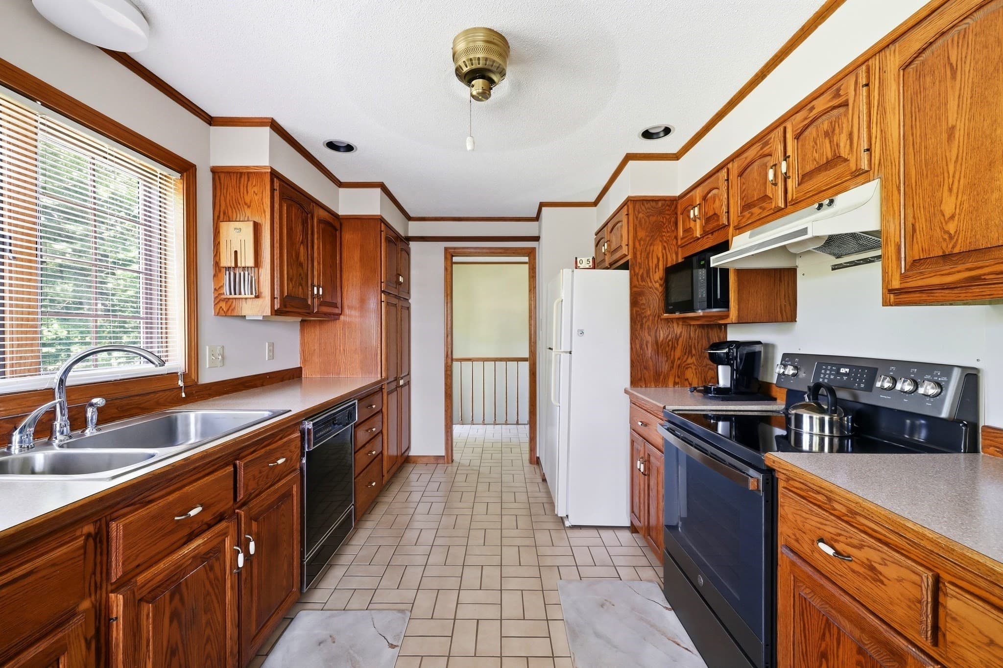 Single Family Residence at 4 Ladyslipper Ln, Hadley MA 01035, Hadley, photo 6 of 34