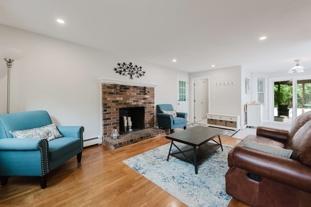 Single Family Residence at 245 Winter Street, Mansfield MA 02048, photo 8 of 42