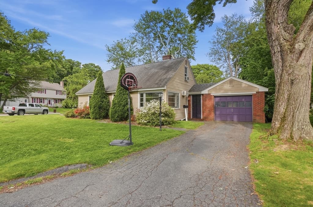 Single Family Residence at 30 Bellridge Drive, Shrewsbury MA 01545, photo 2 of 35