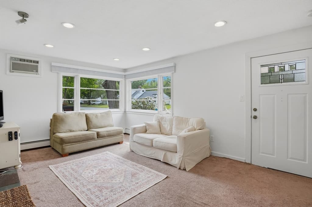 Single Family Residence at 30 Bellridge Drive, Shrewsbury MA 01545, photo 4 of 35