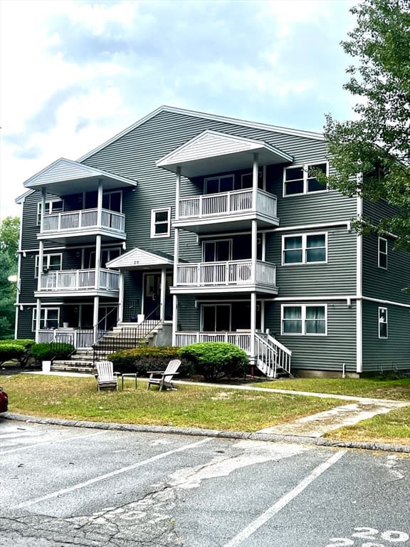 20 Abbey Rd # 206, Leominster MA 01453