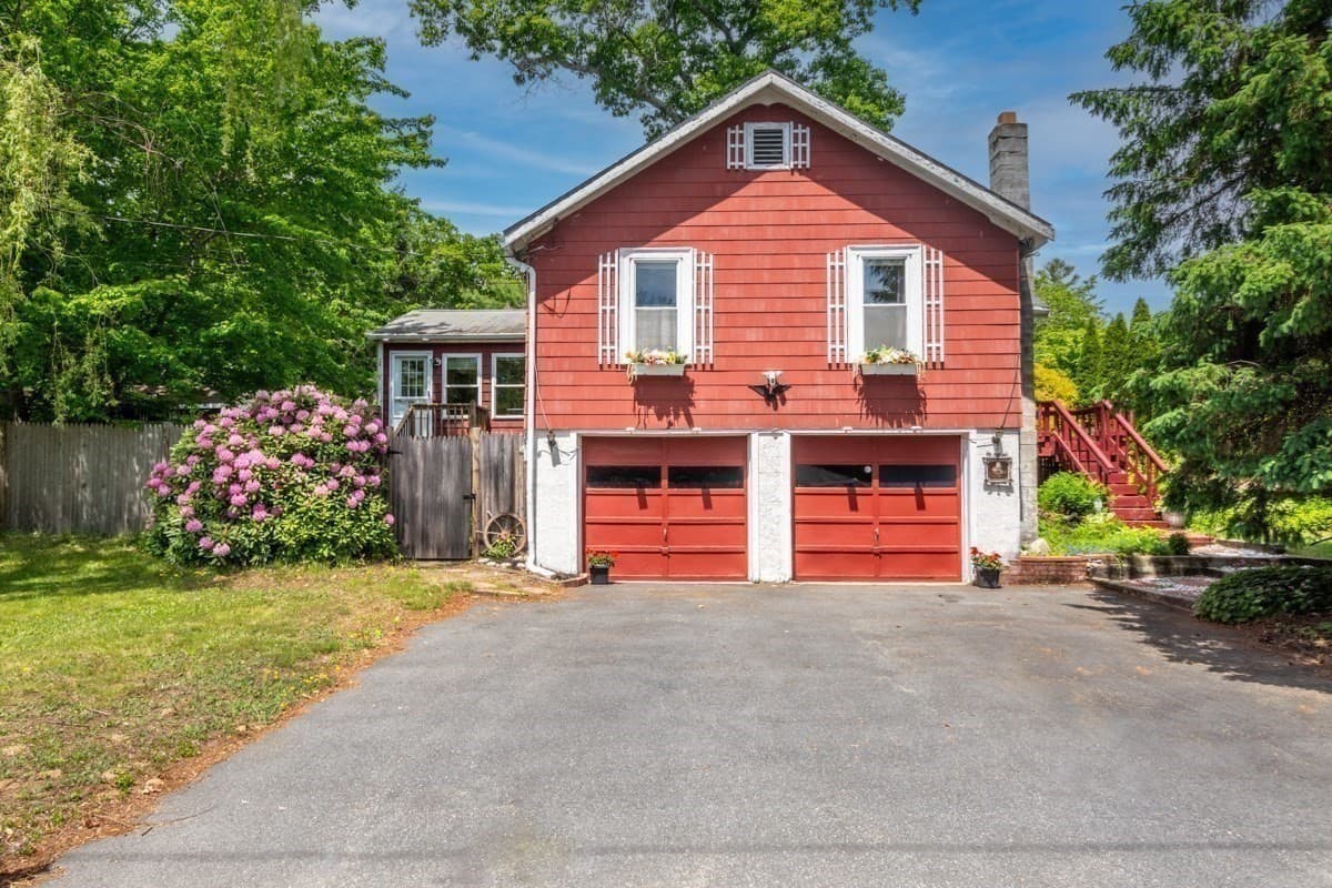 Single Family Residence at 45 Riveredge Road, Billerica MA 01862, photo 4 of 35