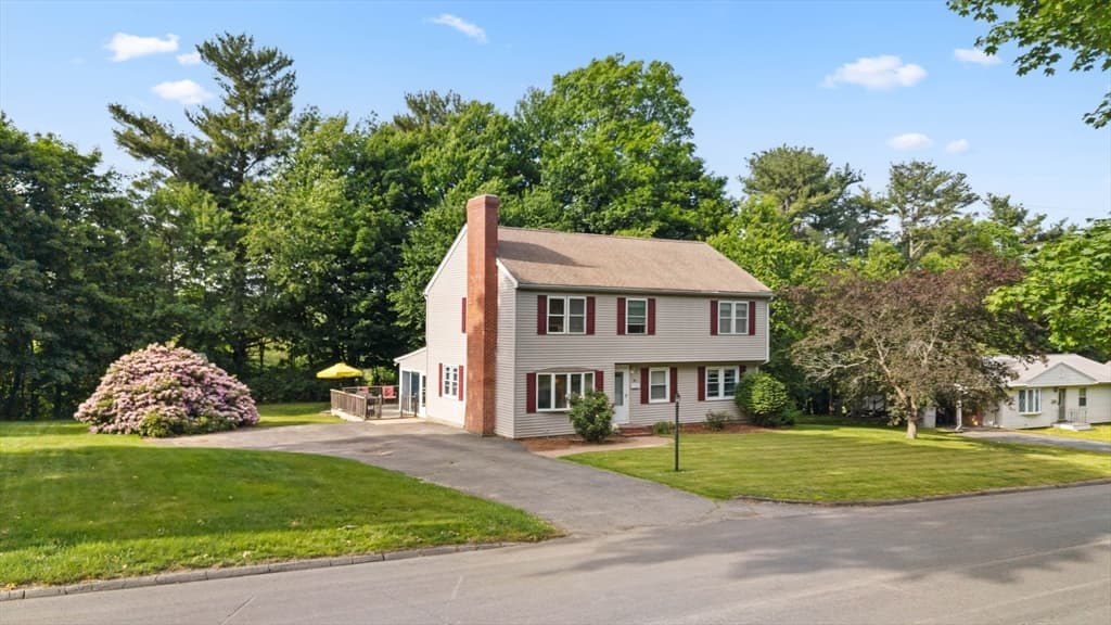 Single Family Residence at 16 Mars Dr, Shrewsbury MA 01545, photo 8 of 42