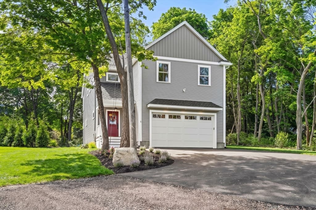 5 Ciaramitaro Ct, Gloucester MA 01930