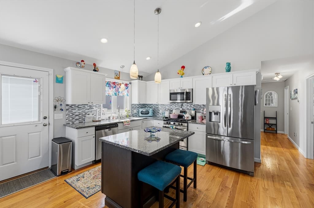 Single Family Residence at 357 County St, Fall River MA 02723, photo 6 of 33