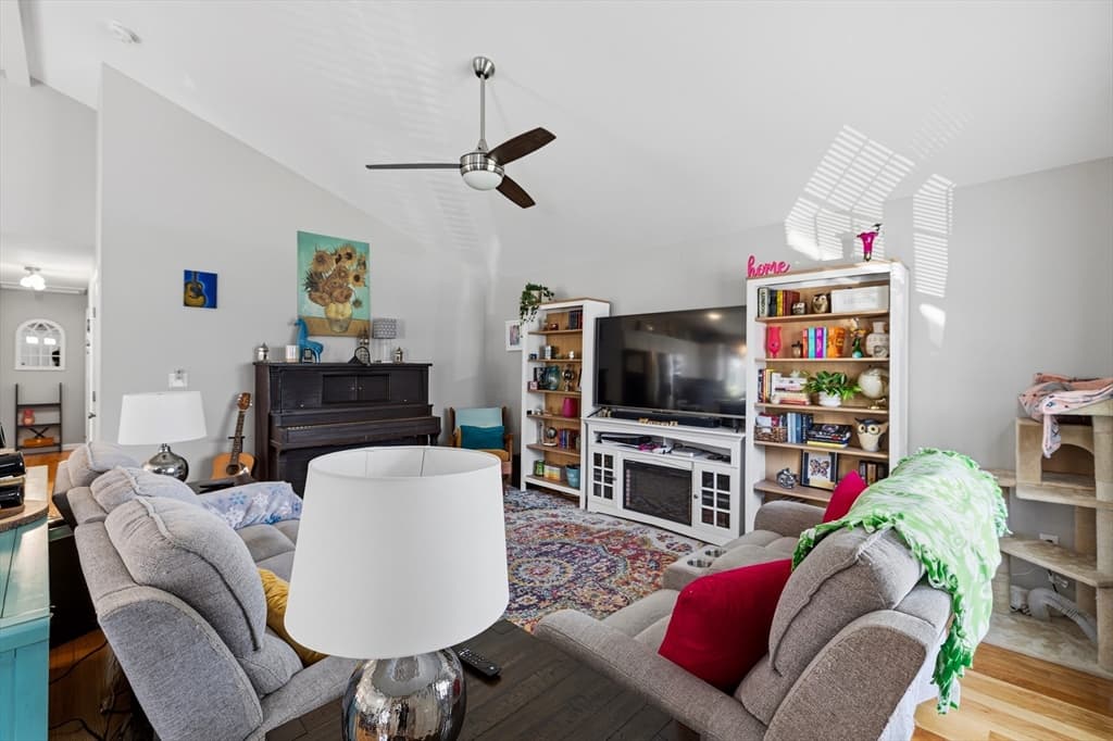 Single Family Residence at 357 County St, Fall River MA 02723, photo 13 of 33