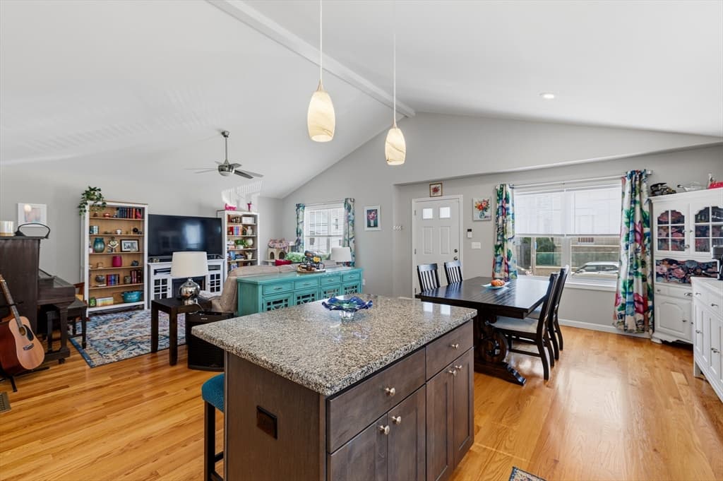 Single Family Residence at 357 County St, Fall River MA 02723, photo 9 of 33