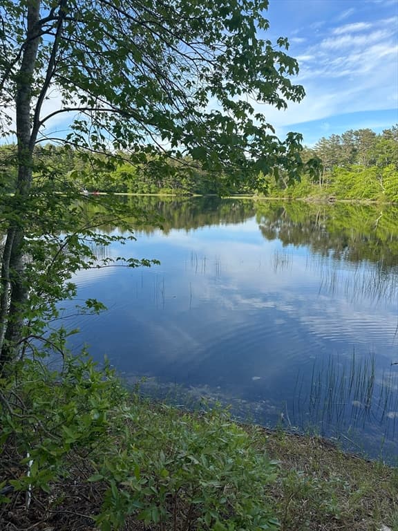 Single Family Residence at 320 Little Sandy Pond Rd, Plymouth MA 02360, Plymouth, photo 4 of 24